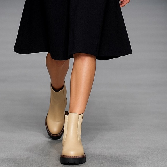432- Sam Edelman Laguna Chelsea Boots Sesame Color Genuine Leather Size 9 NWT - Picture 1 of 14